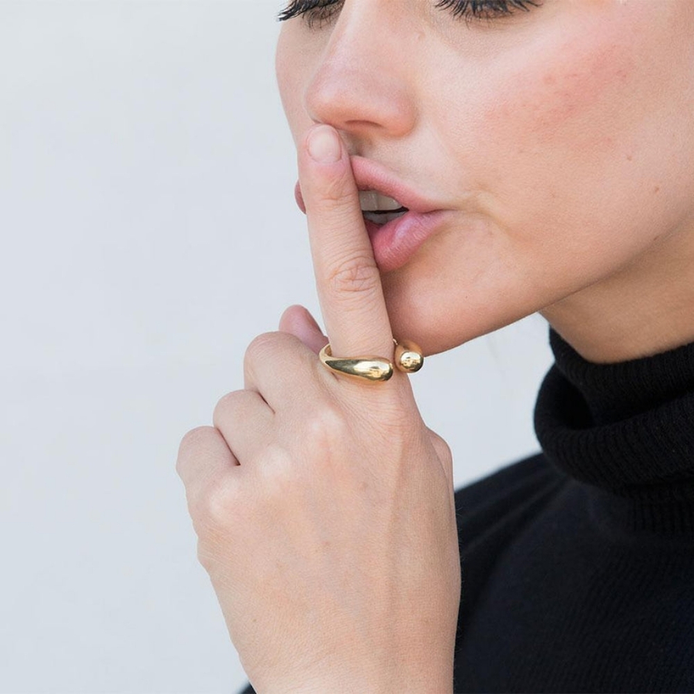 Elegant Gold Women's Ring